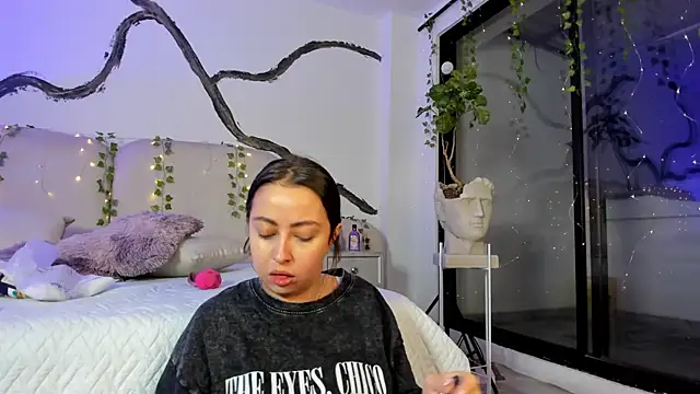 SarahCastro1  online show from 6, 10, 2025