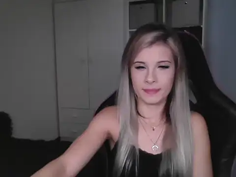 Snapshot of KristineGlow chatting on 14, 10, 2025 KristineGlow online show from 14, 10, 2025