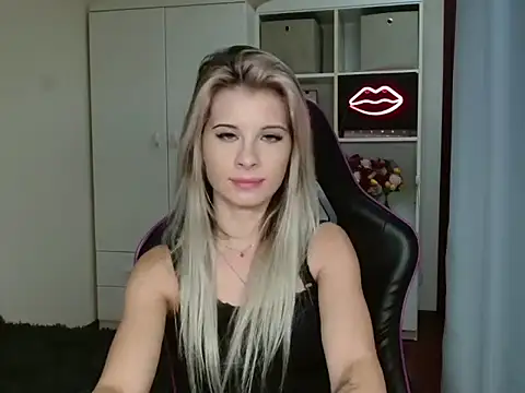 Snapshot of KristineGlow chatting on 14, 10, 2025 KristineGlow online show from 14, 10, 2025