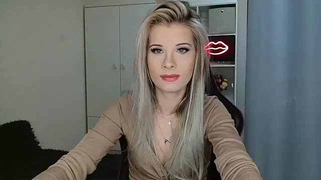 Snapshot of KristineGlow chatting on 15, 10, 2025 KristineGlow online show from 15, 10, 2025