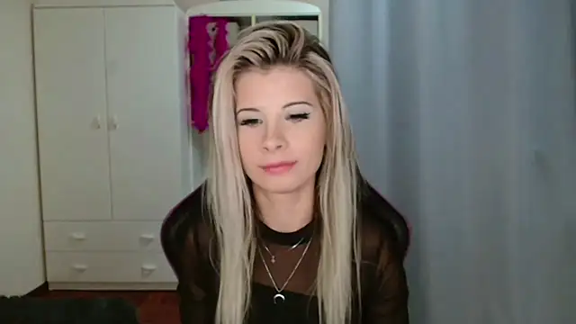 Snapshot of KristineGlow chatting on 30, 10, 2025 KristineGlow online show from 30, 10, 2025