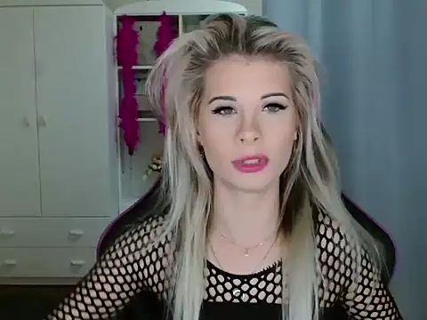 Snapshot of KristineGlow chatting on 31, 10, 2025 KristineGlow online show from 31, 10, 2025