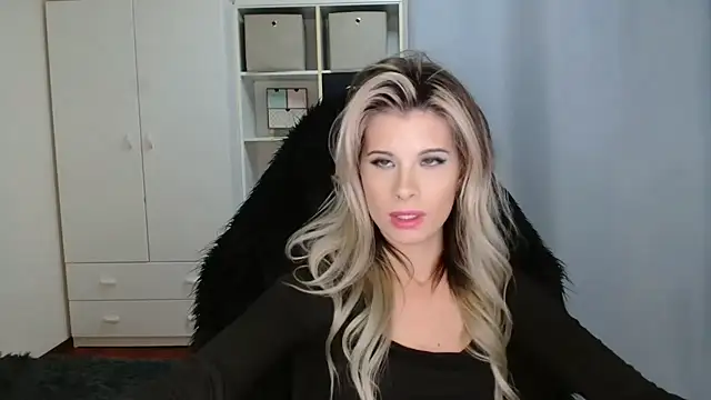 Snapshot of KristineGlow chatting on 11, 11, 2025 KristineGlow online show from 11, 11, 2025