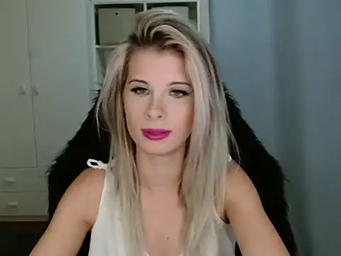 Snapshot of KristineGlow chatting on 12, 11, 2025 KristineGlow online show from 12, 11, 2025