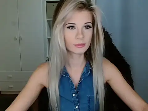 Snapshot of KristineGlow chatting on 18, 11, 2025 KristineGlow online show from 18, 11, 2025