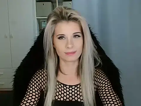 Snapshot of KristineGlow chatting on 19, 11, 2025 KristineGlow online show from 19, 11, 2025