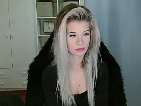 Snapshot of KristineGlow chatting on 21, 11, 2025 KristineGlow online show from 21, 11, 2025