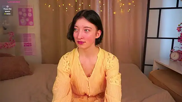 JuanaFriesz online show from 8, 3, 2026