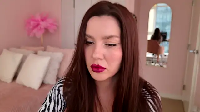 Snapshot of SirenSwitch chatting on 19, 11, 2025 SirenSwitch online show from 19, 11, 2025