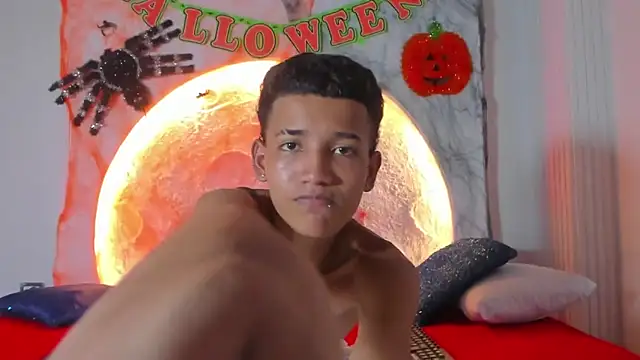 Snapshot of _Noah19 chatting on 22, 10, 2025 Noah19 online show from 22, 10, 2025