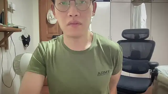 Snapshot of Passionatetwink2 chatting on 10, 10, 2025 Passionatetwink2 online show from 10, 10, 2025