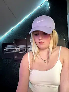 DieBlondeHannah online show from 10, 9, 2025