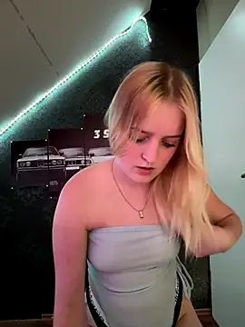 DieBlondeHannah online show from 11, 9, 2025