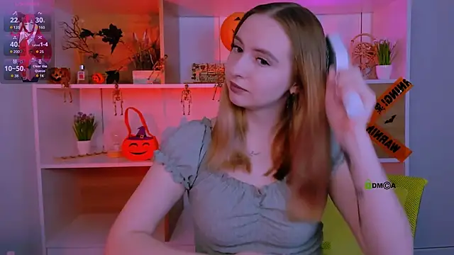 Snapshot of mila_glow1 chatting on 30, 10, 2025 mila glow1 online show from 30, 10, 2025