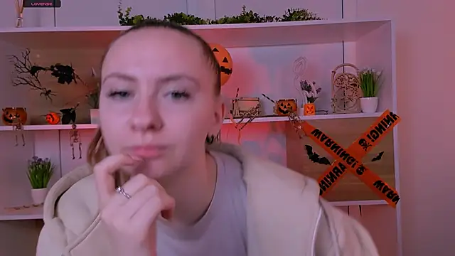 Snapshot of mila_glow1 chatting on 3, 11, 2025 mila glow1 online show from 3, 11, 2025