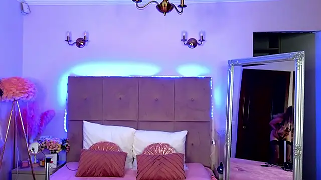 Nicole Bond online show from 2, 2, 2026