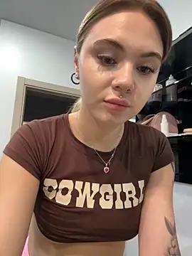 Snapshot of LunaMillie chatting on 20, 10, 2025 LunaMillie online show from 20, 10, 2025