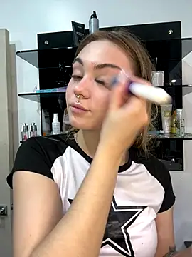 Snapshot of LunaMillie chatting on 21, 10, 2025 LunaMillie online show from 21, 10, 2025