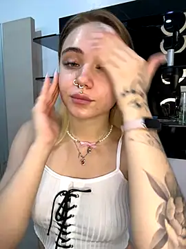 Snapshot of LunaMillie chatting on 26, 10, 2025 LunaMillie online show from 26, 10, 2025