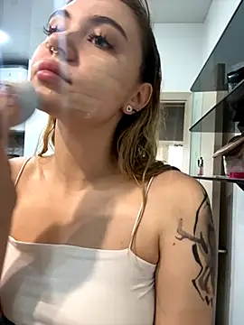 Snapshot of LunaMillie chatting on 27, 10, 2025 LunaMillie online show from 27, 10, 2025