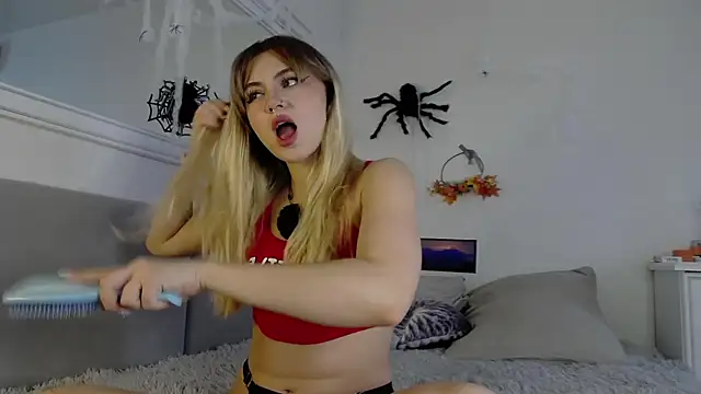 Snapshot of LunaMillie chatting on 31, 10, 2025 LunaMillie online show from 31, 10, 2025