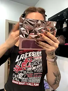 Snapshot of LunaMillie chatting on 2, 11, 2025 LunaMillie online show from 2, 11, 2025