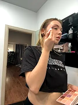 Snapshot of LunaMillie chatting on 9, 11, 2025 LunaMillie online show from 9, 11, 2025