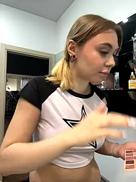 Snapshot of LunaMillie chatting on 10, 11, 2025 LunaMillie online show from 10, 11, 2025