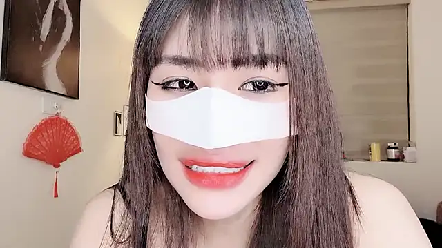 Snapshot of MaiLiiil chatting on 9, 10, 2025 MaiLiiil online show from 9, 10, 2025