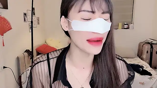 Snapshot of MaiLiiil chatting on 14, 10, 2025 MaiLiiil online show from 14, 10, 2025