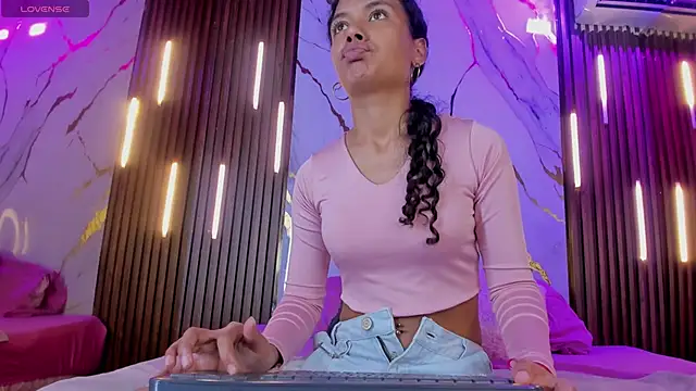 VictoriaDuart online show from 17, 9, 2025