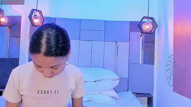 VictoriaDuart online show from 2, 2, 2026