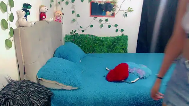 Chiara latina online show from 7, 10, 2025