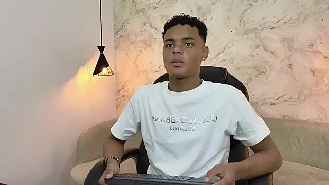 Valentino Thompson online show from 1, 10, 2025