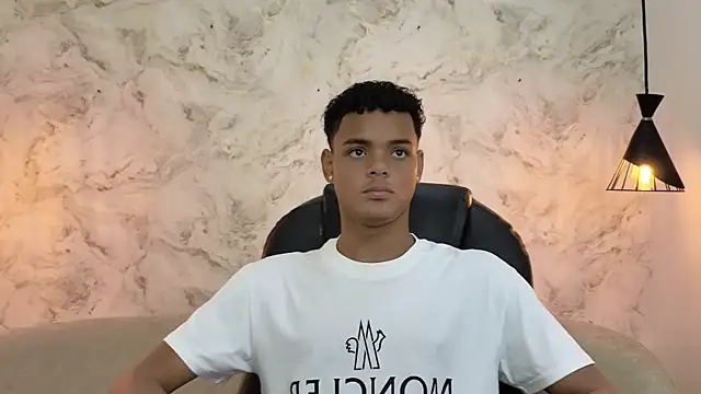 Valentino Thompson online show from 8, 10, 2025