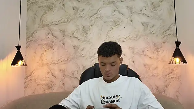 Valentino Thompson online show from 12, 10, 2025