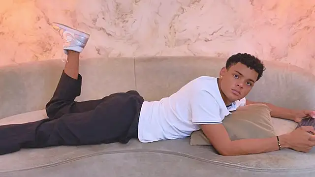 Valentino Thompson online show from 14, 10, 2025