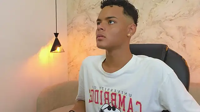 Valentino Thompson online show from 21, 10, 2025