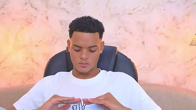 Valentino Thompson online show from 28, 10, 2025