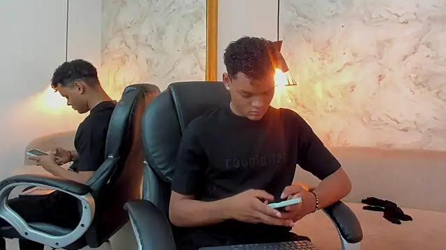 Valentino Thompson online show from 13, 11, 2025