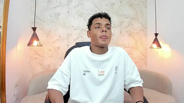 Valentino Thompson online show from 14, 11, 2025