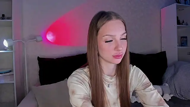 AliceLababy  online show from 13, 11, 2025