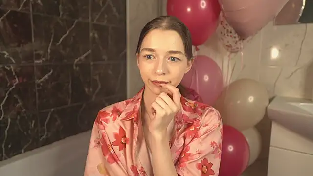 RoxieBolich online show from 17, 10, 2025