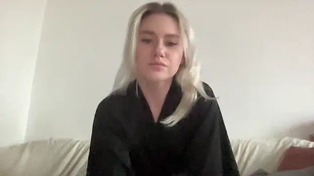 ElaraLuxxxe online show from 4, 11, 2025