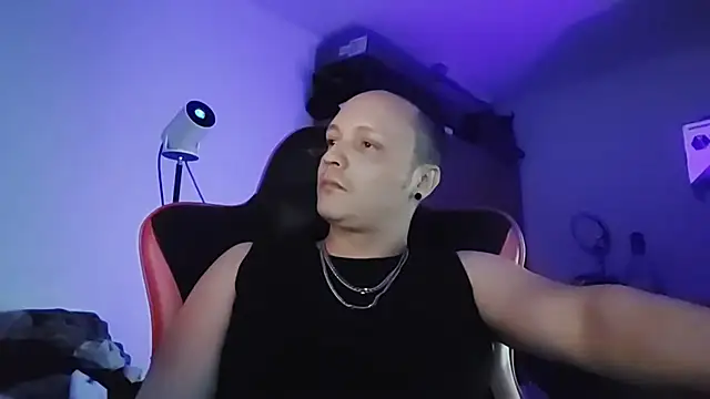 Snapshot of Aleix88Rider chatting on 28, 11, 2025 Aleix88Rider online show from 28, 11, 2025