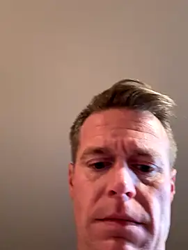 Snapshot of DILFiGuess11 chatting on 21, 10, 2025 DILFiGuess11 online show from 21, 10, 2025