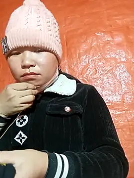 may-squirl online show from 25, 10, 2025