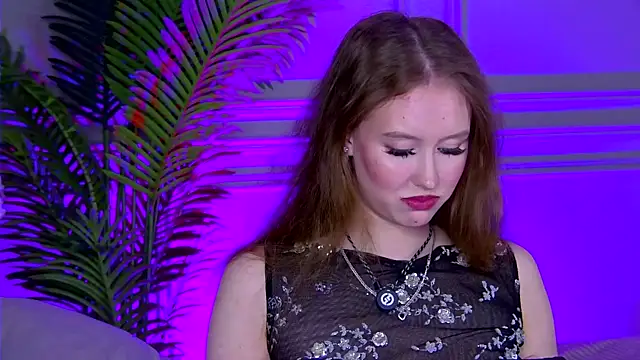 Snapshot of -VivienRay- chatting on 12, 10, 2025 -VivienRay- online show from 12, 10, 2025