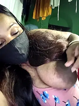 Snapshot of V-hot-swiet chatting on 30, 10, 2025 V-hot-swiet online show from 30, 10, 2025