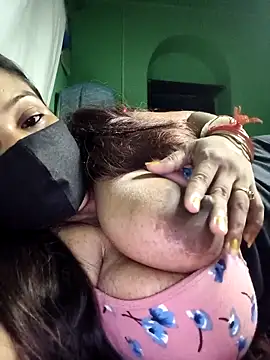 Snapshot of V-hot-swiet chatting on 4, 11, 2025 V-hot-swiet online show from 4, 11, 2025